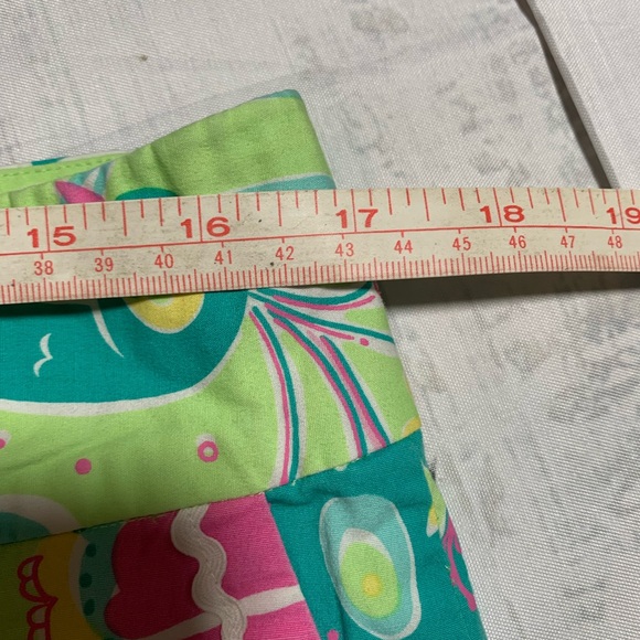 Lilly Pulitzer Colorful Peacock Print Women's Shorts. Size 8. - Picture 6 of 8